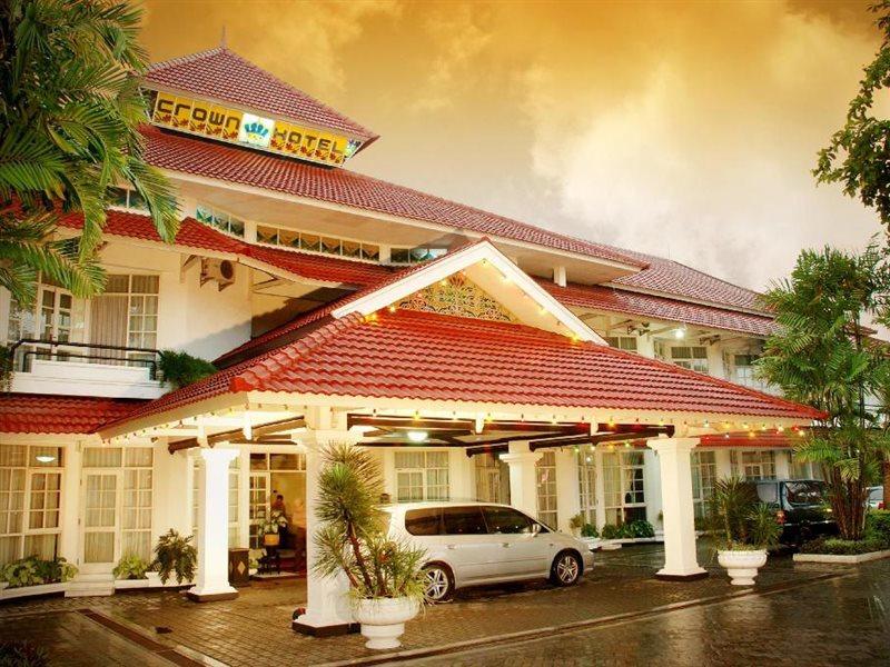 Urbanview Hotel Crown Tasikmalaya By Reddoorz Kültér fotó