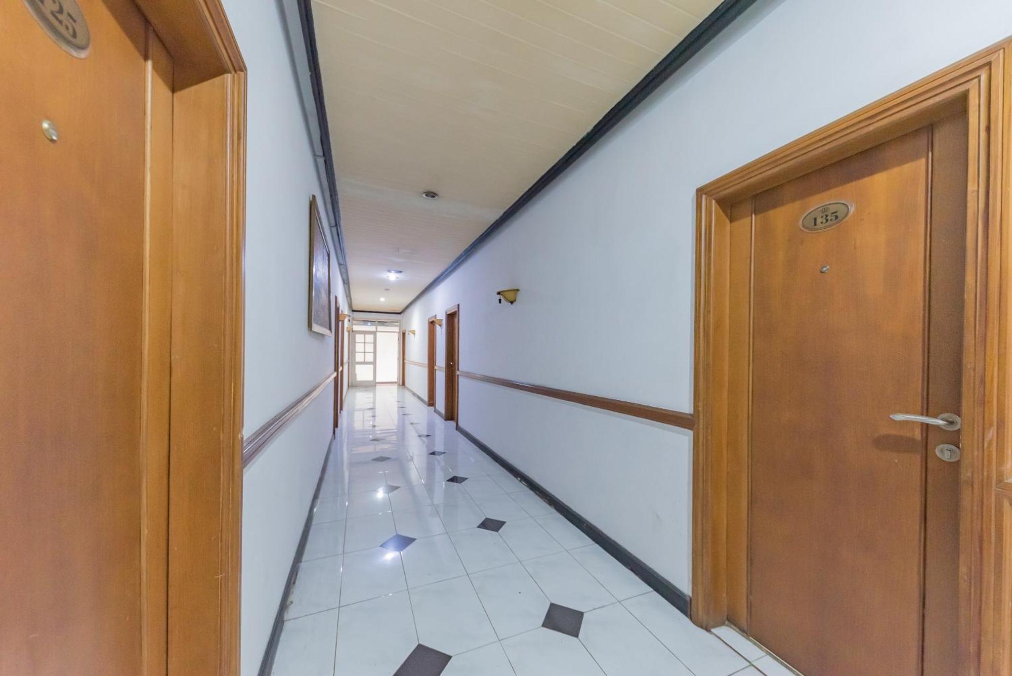 Urbanview Hotel Crown Tasikmalaya By Reddoorz Kültér fotó