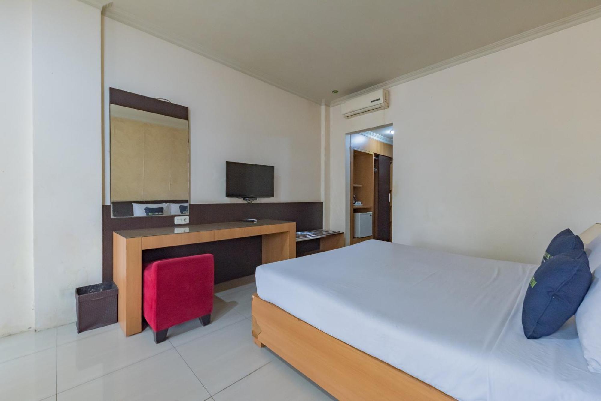 Urbanview Hotel Crown Tasikmalaya By Reddoorz Kültér fotó