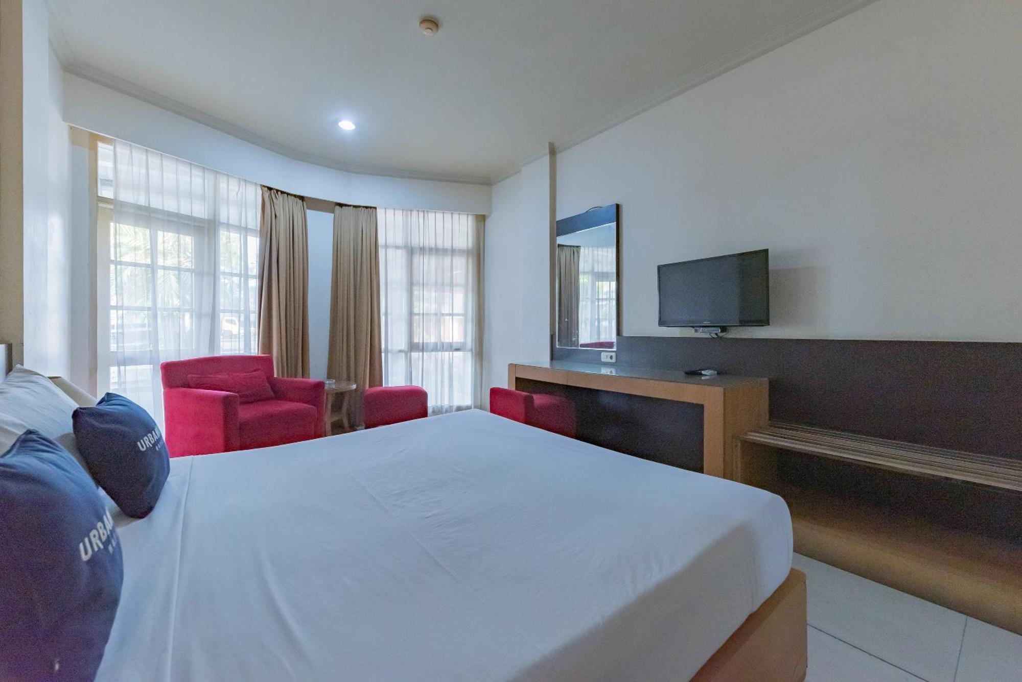 Urbanview Hotel Crown Tasikmalaya By Reddoorz Kültér fotó