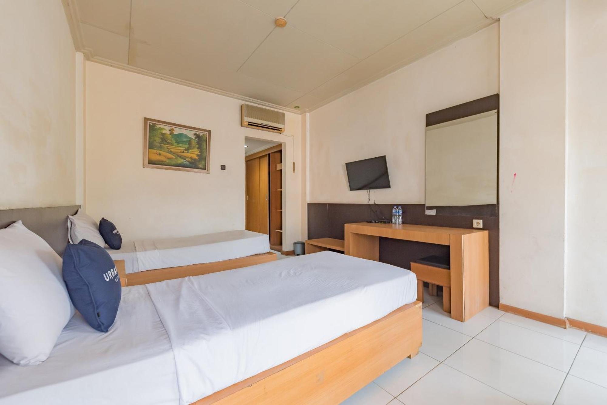 Urbanview Hotel Crown Tasikmalaya By Reddoorz Kültér fotó