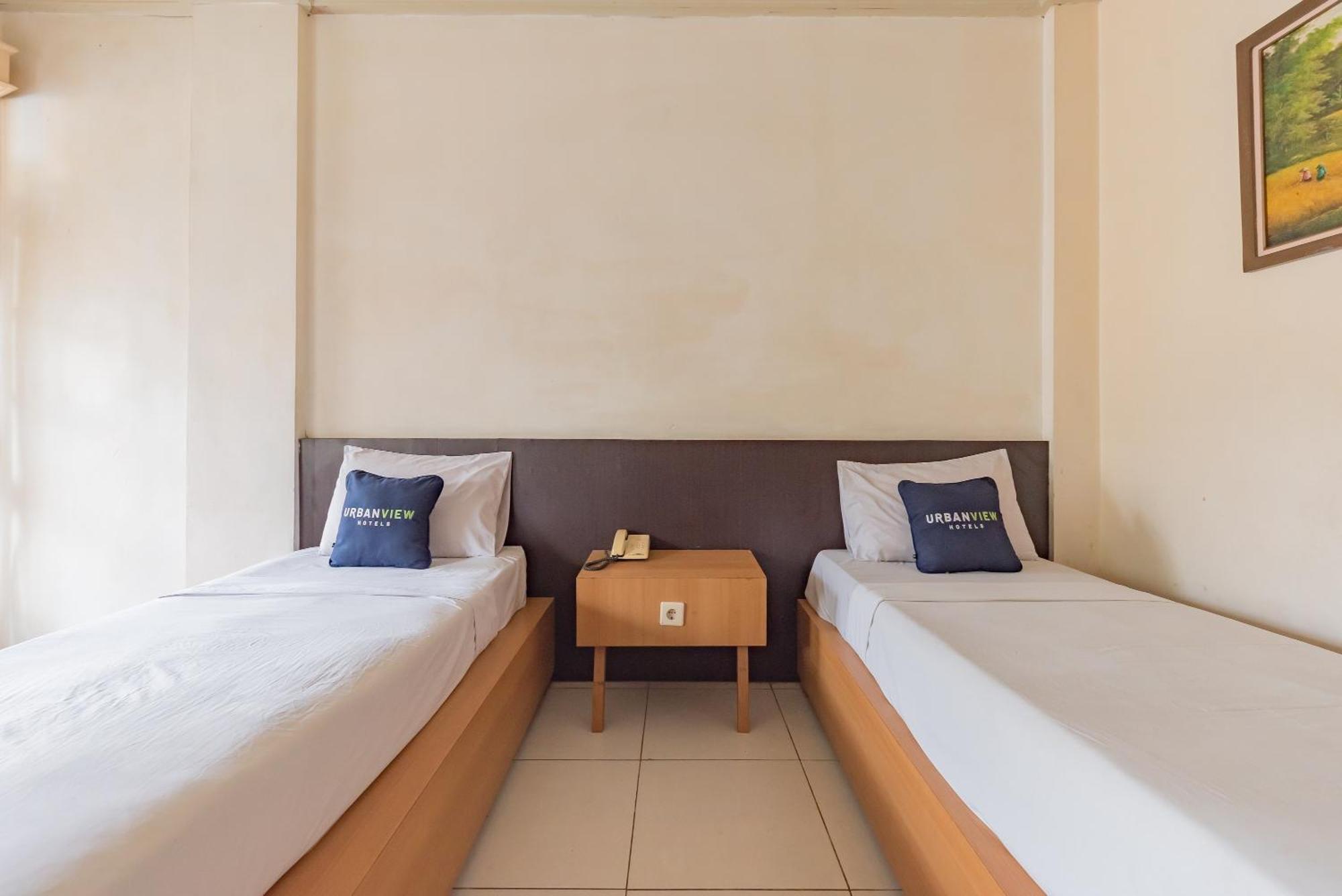 Urbanview Hotel Crown Tasikmalaya By Reddoorz Kültér fotó