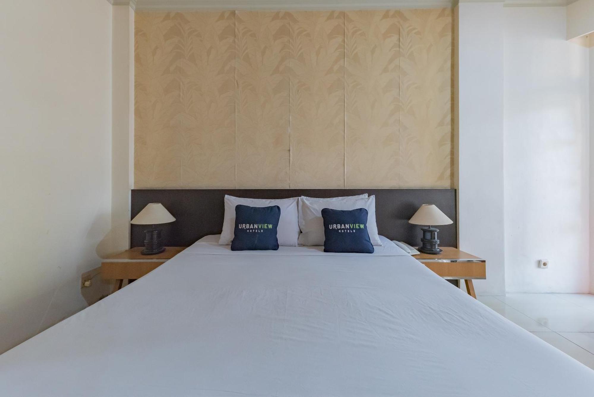 Urbanview Hotel Crown Tasikmalaya By Reddoorz Kültér fotó