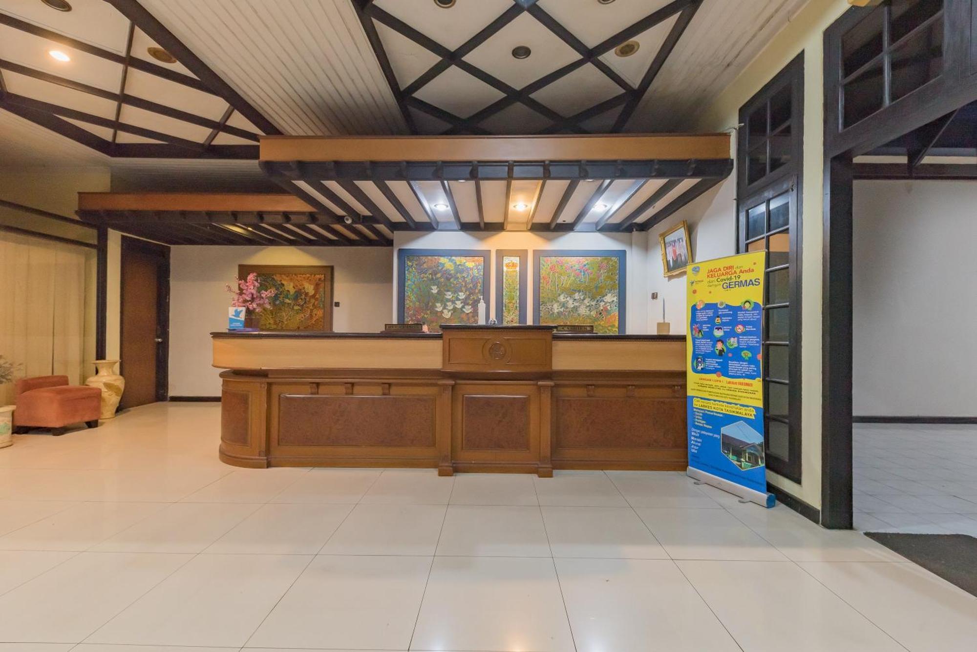 Urbanview Hotel Crown Tasikmalaya By Reddoorz Kültér fotó