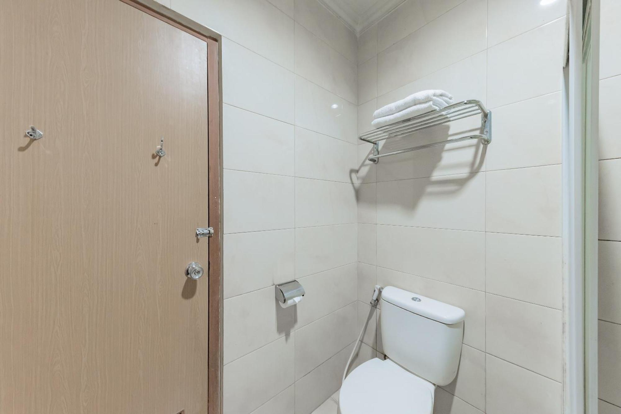 Urbanview Hotel Crown Tasikmalaya By Reddoorz Kültér fotó